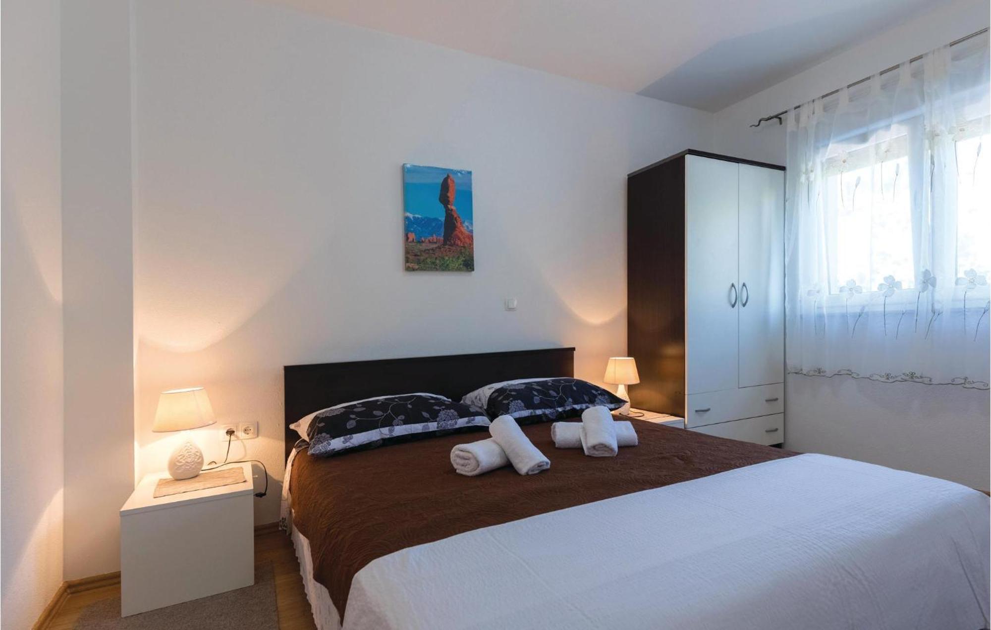1 Bedroom Cozy Apartment In Klek Exteriör bild