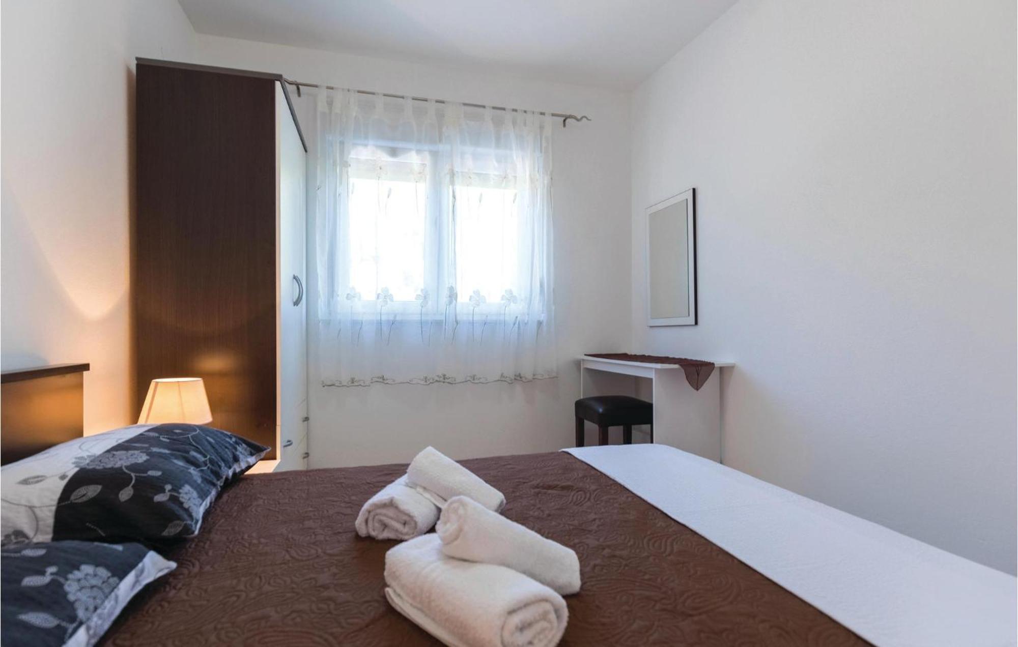 1 Bedroom Cozy Apartment In Klek Exteriör bild