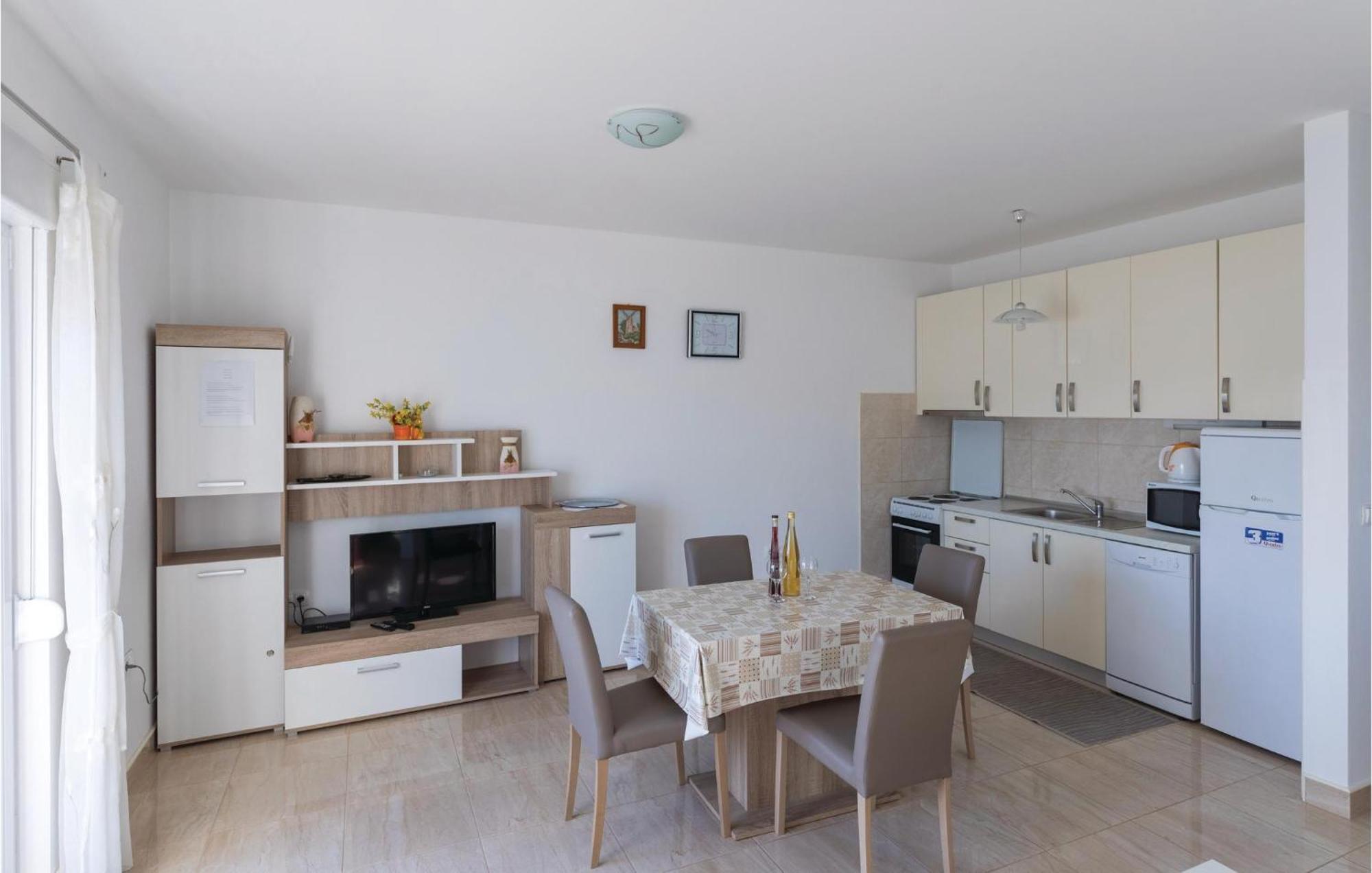 1 Bedroom Cozy Apartment In Klek Exteriör bild