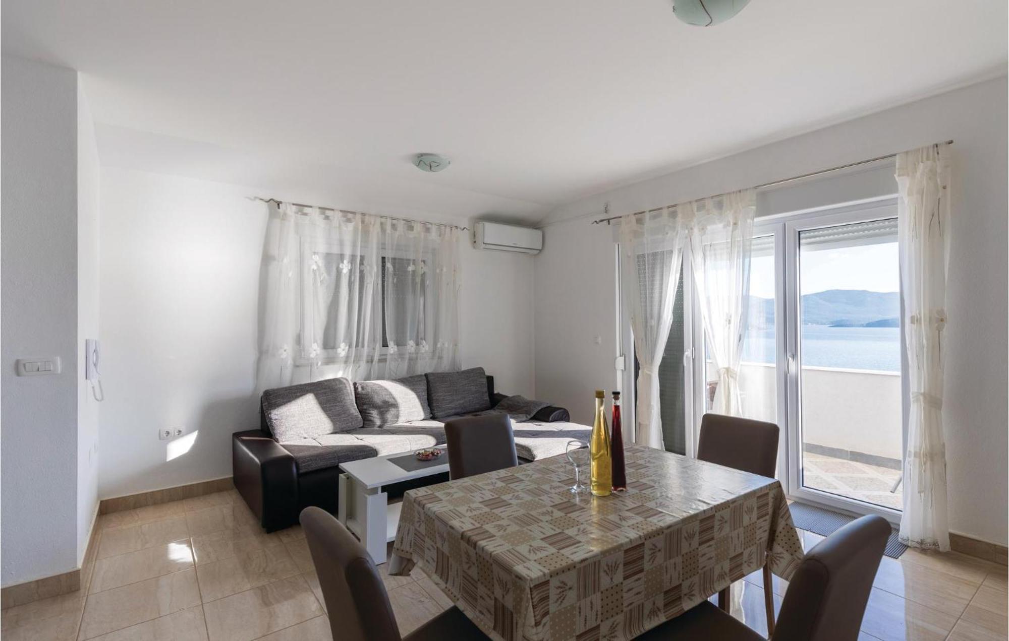 1 Bedroom Cozy Apartment In Klek Exteriör bild