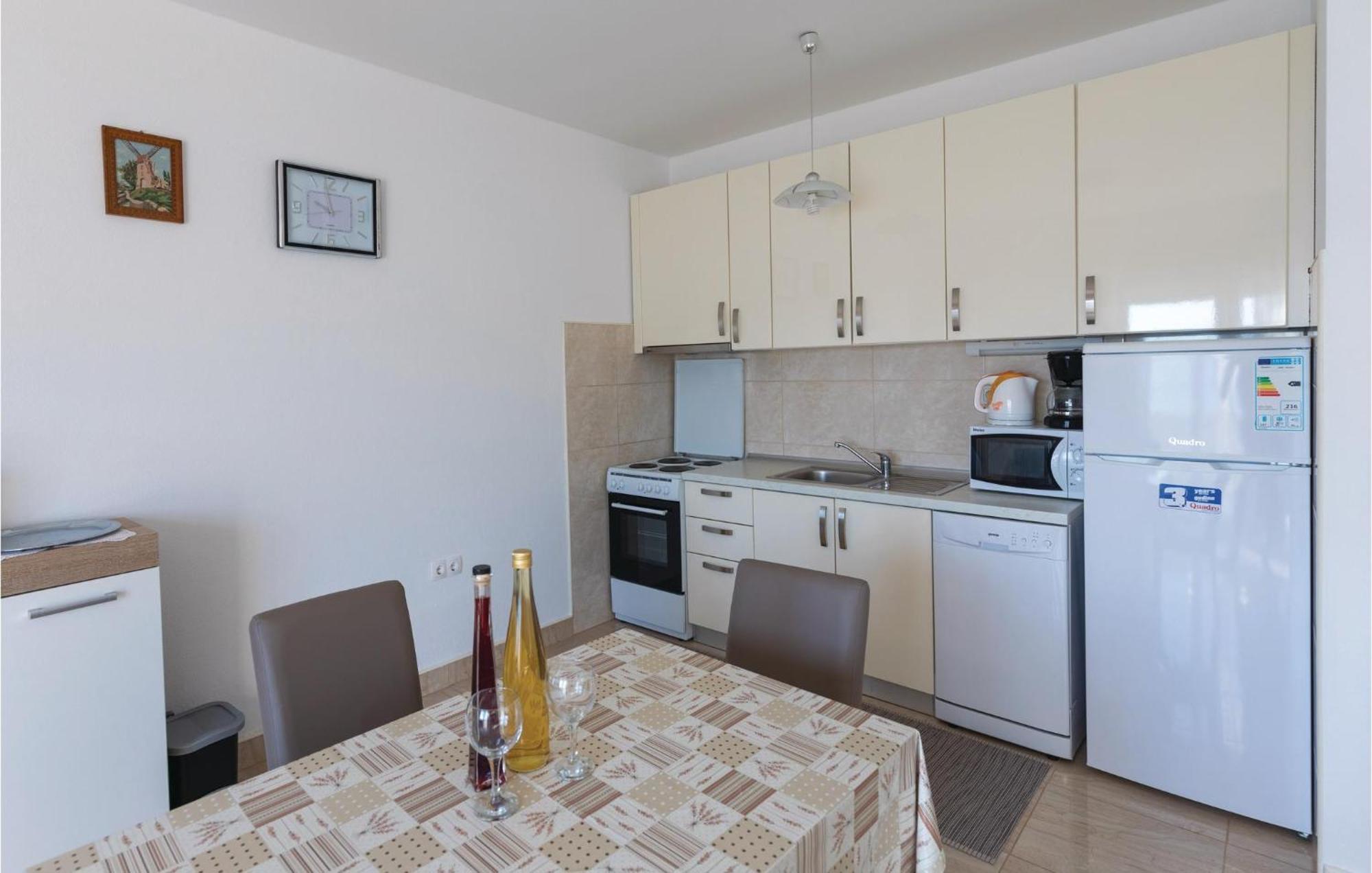 1 Bedroom Cozy Apartment In Klek Exteriör bild